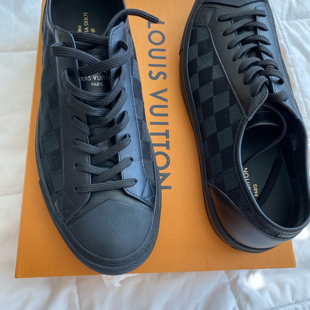 Black size 8 1/2 Louie Vuitton sneaker - Picture 2 of 3